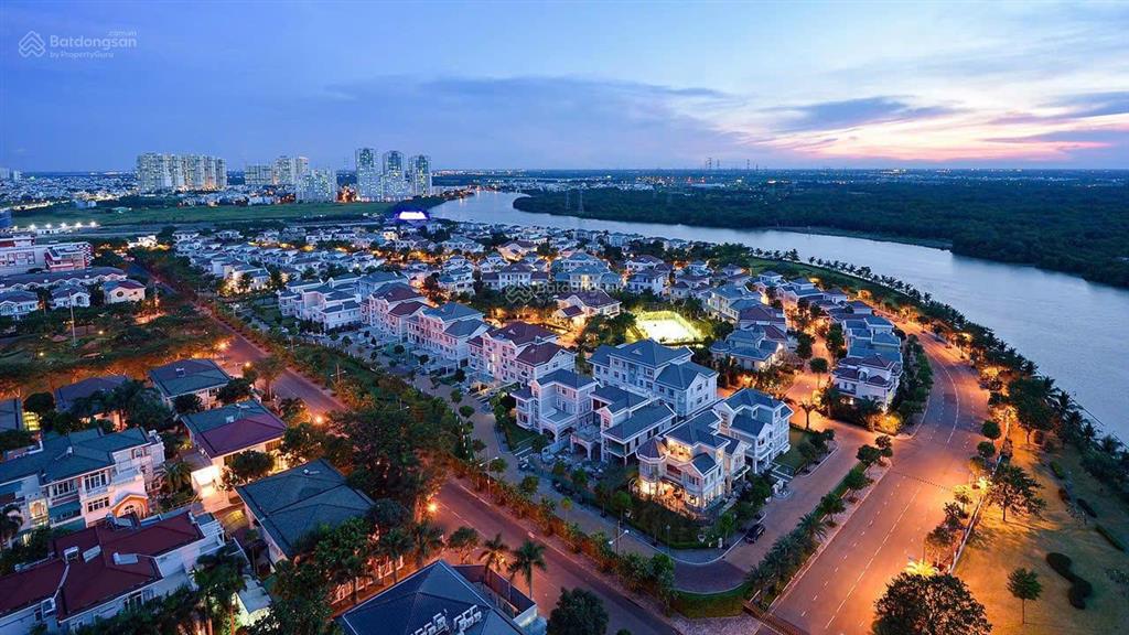 Bán biệt thự chateau khu compound phú mỹ hưng quận 7, 560 m2, 3 mặt tiền, view sông lớn