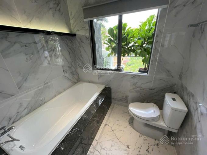 Bán biệt thự căn góc cạnh hồ bán nguyệt giá cực tốt để đầu tư