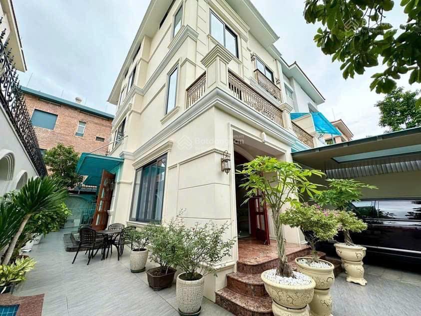 Bán biệt thự song lập mỹ hoàng mt đường phạm thái bường  pmh  quận 7. giá bán 80 tỷ  dt 210m2