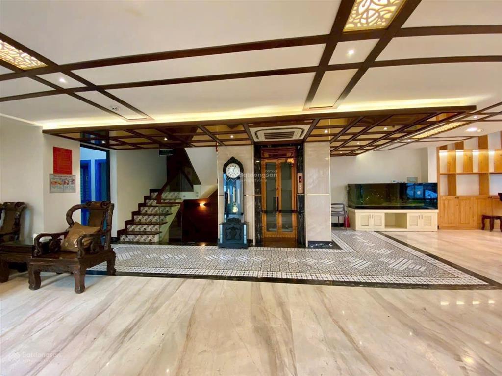 Bán nhà phố góc công viên khu kinh doanh sầm uất  8x18.5m  60 tỷ tl