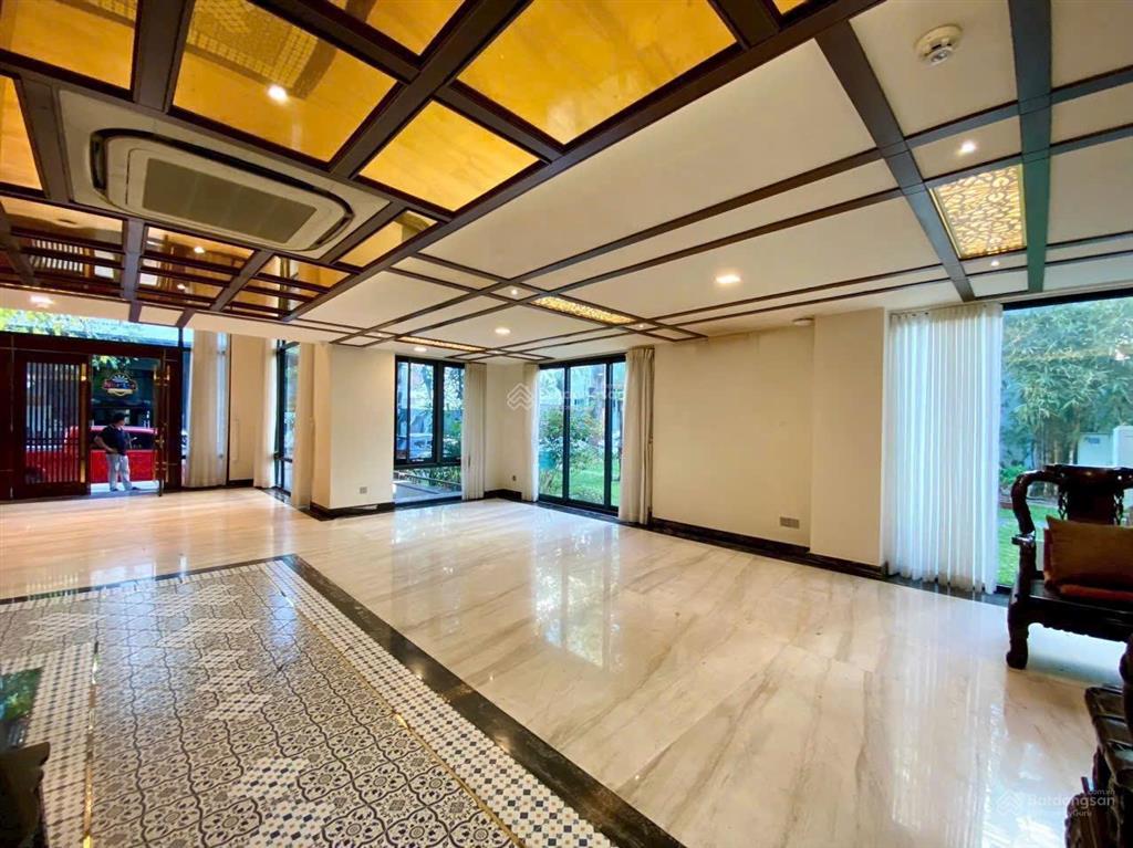 Bán nhà phố góc công viên khu kinh doanh sầm uất  8x18.5m  60 tỷ tl