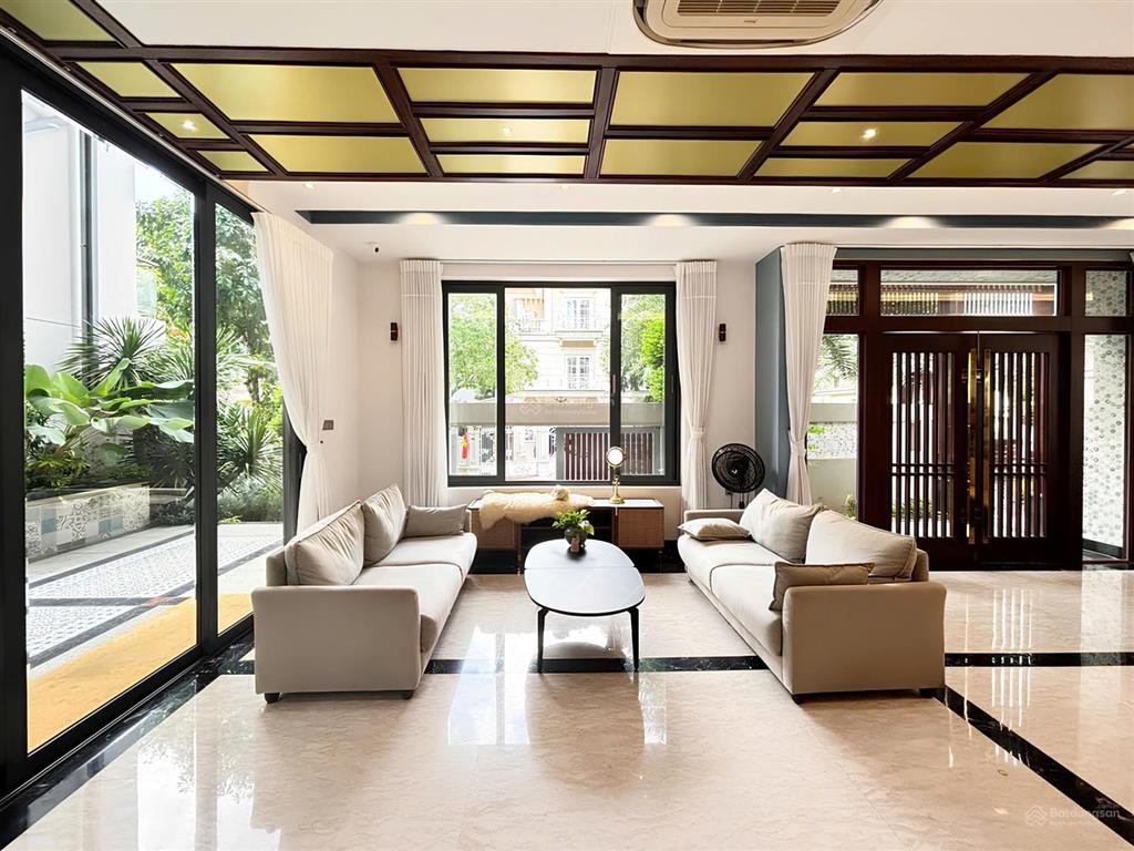 Cho thuê biệt thự đẳng cấp sang trọng tại phú mỹ hưng giá tốt 250 triệu/tháng  344m2