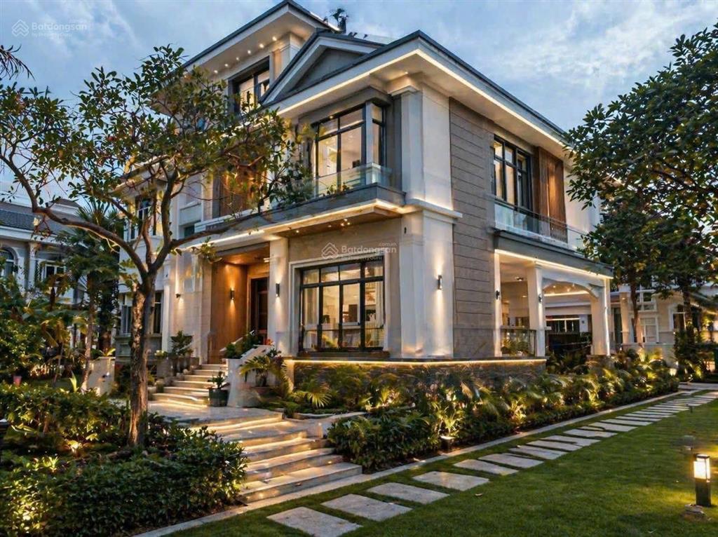 Giảm mạnh 50 tỷ vị trí vip dinh thự chateau  khu vip nhất phú mỹ hưng giá 230 tỷ dt 690m2