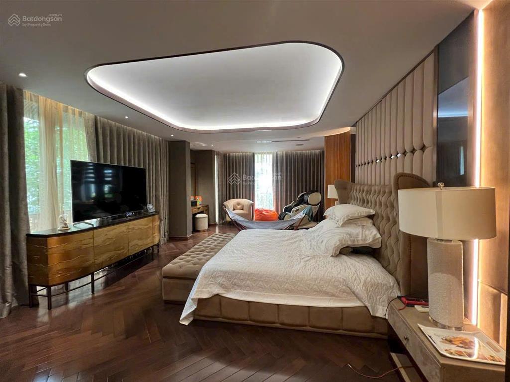 Chủ nhà cần bán gấp biệt thự góc đơn lập nam thông 3 phú mỹ hưng  442.5m²  giá cực sốc chỉ 99 tỷ