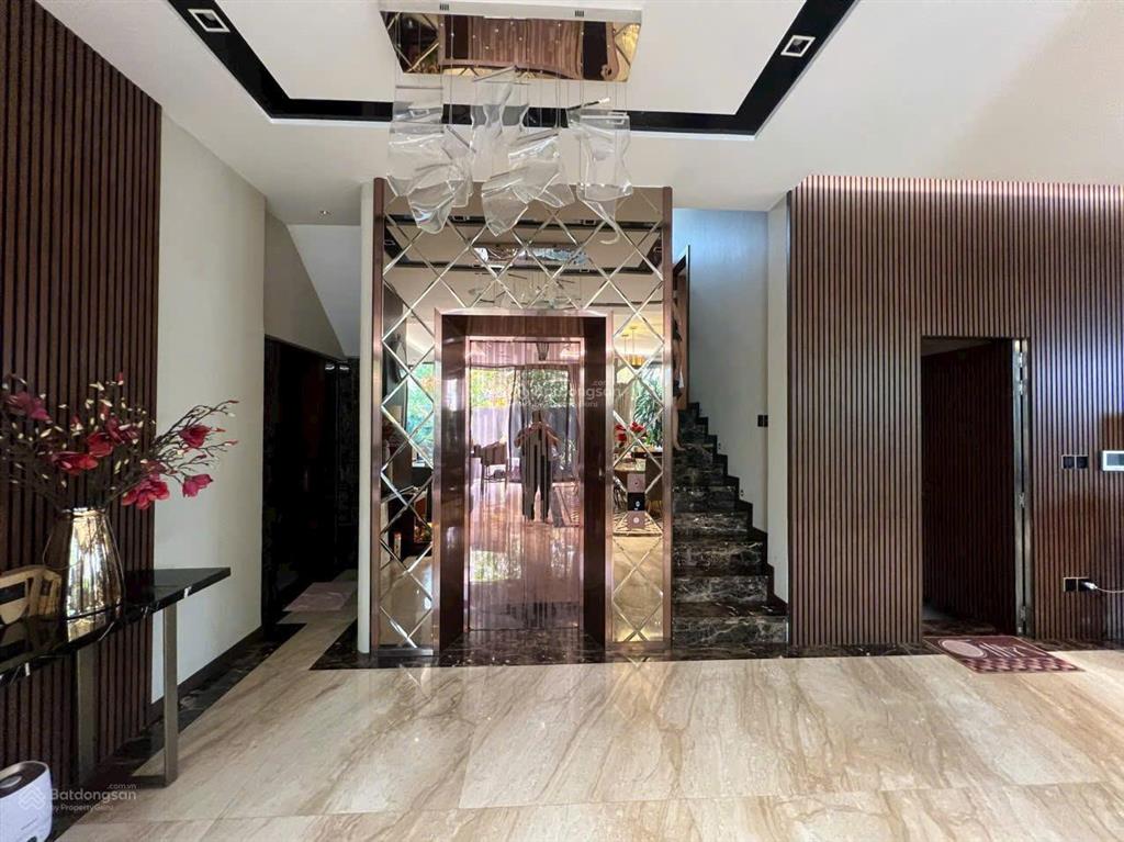 Chào bán siêu phẩm biệt thự góc đơn lập nam thông 3 phú mỹ hưng  442.5m²  giá cực sốc chỉ 99 tỷ