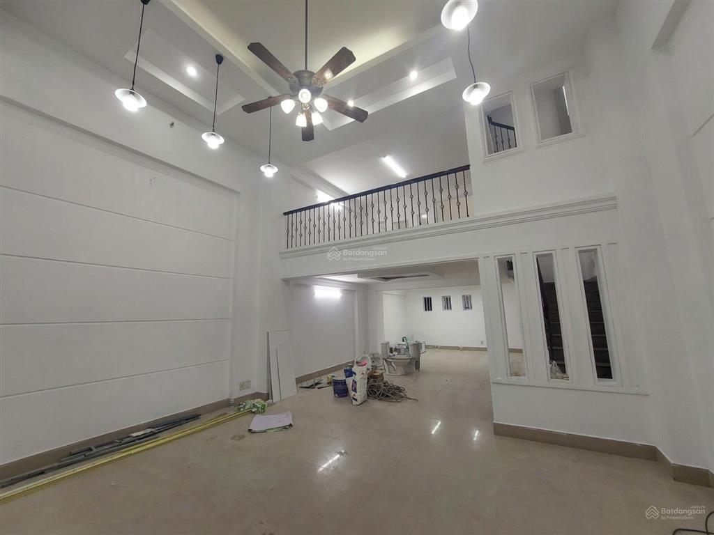 Cho thuê nhà phố thuận tiện kinh doanh hoặc mở vp mặt tiền đường số 2 giá cực tốt