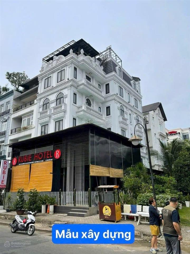 Bán tòa nhà căn góc thương mại phú mỹ hưng q7. dt 6x18m5