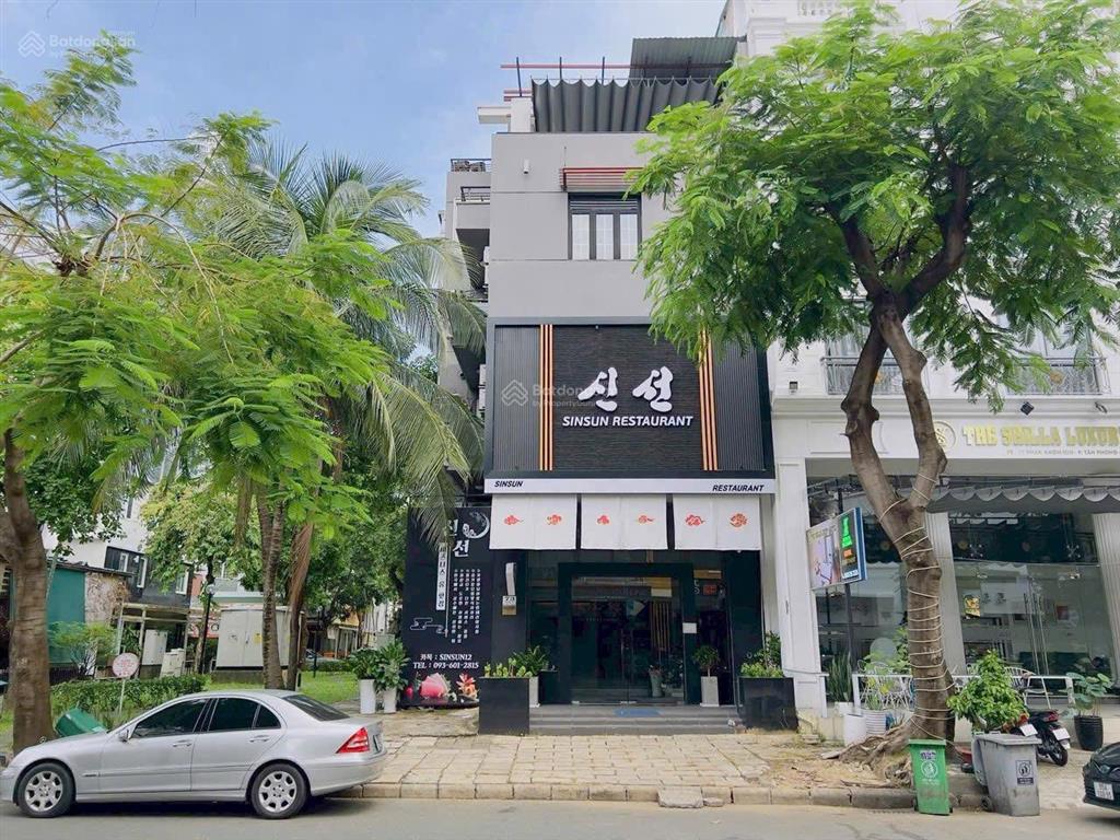 Bán tòa nhà căn góc thương mại phú mỹ hưng q7. dt 6x18m5