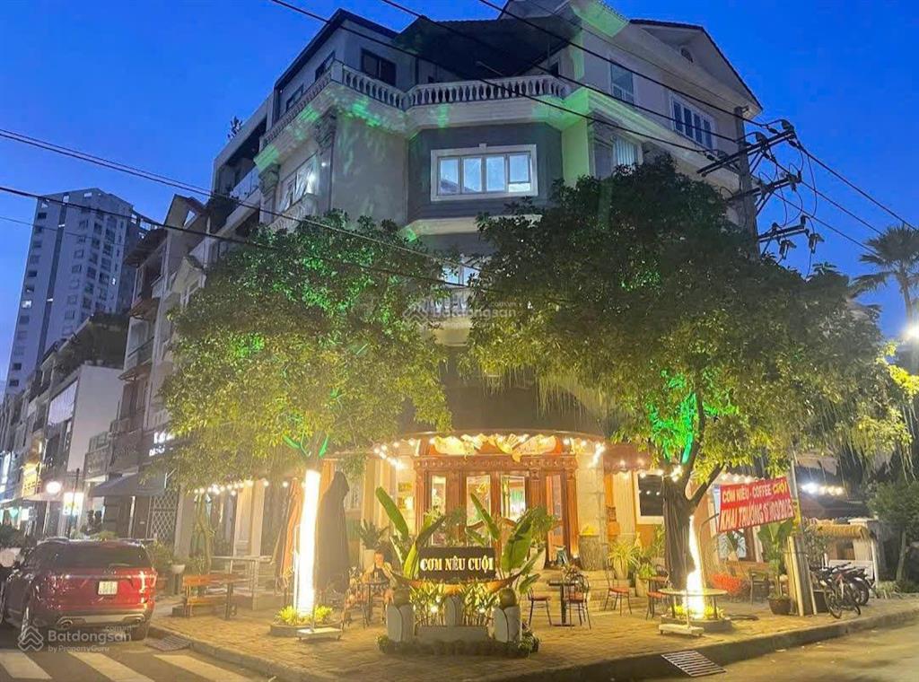 Bán gấp căn góc 2 mặt tiền nam quang 1 giá 85 tỷ  204m2  11pn, pháp lý đầy đủ