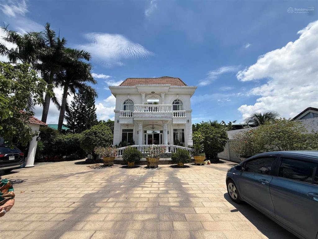 Sale off 50% chủ nhà định cư nước ngoài cần bán gấp 140 tỷ  7.000m2 đoàn nguyễn tuấn, bình chánh