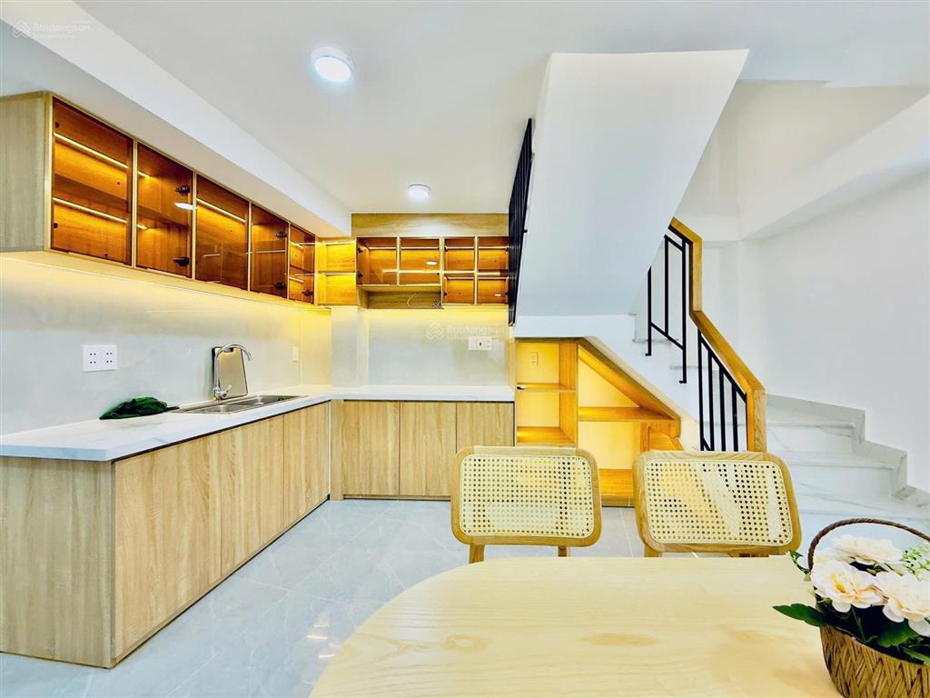 Nhà mặt tiền cô giang phú nhuận