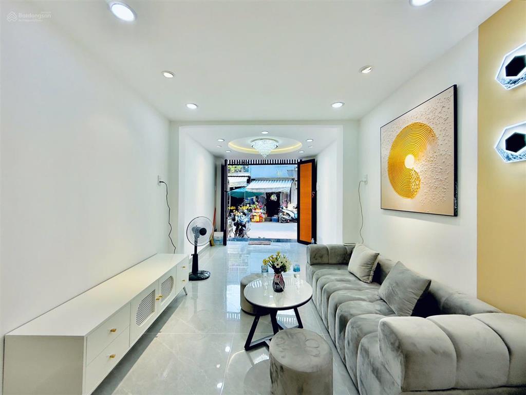 Nhà mặt tiền cô giang phú nhuận