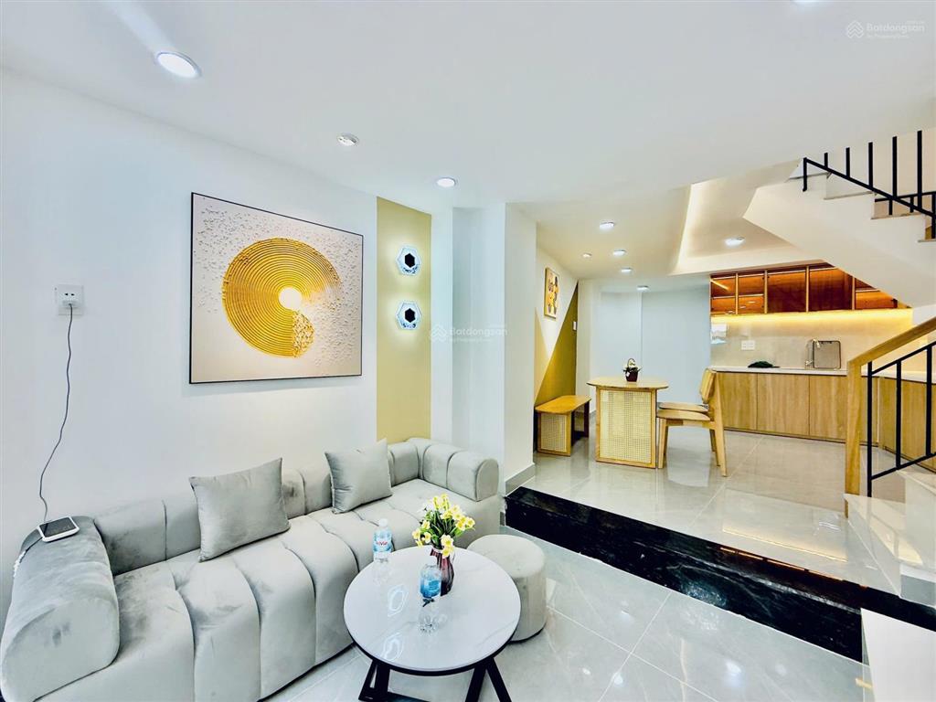 Nhà mặt tiền cô giang phú nhuận