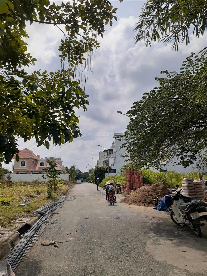 Nền 83.5m2 kdc cotec phú xuân đg 12m ngay trung tâm hành chính nhà bè, sổ đỏ cty. giá 3.9 tỷ.