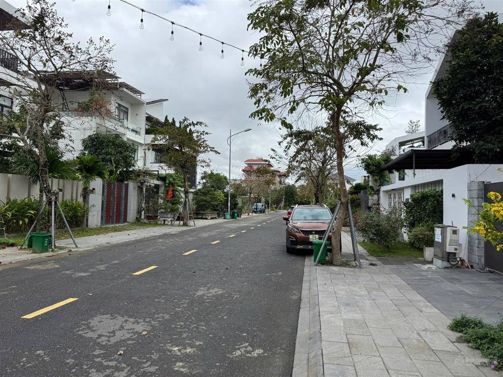 Cần tiền bán nhanh lô euro village 2 rẻ nhất khu đường giáng hương 10, tây nam 300m2