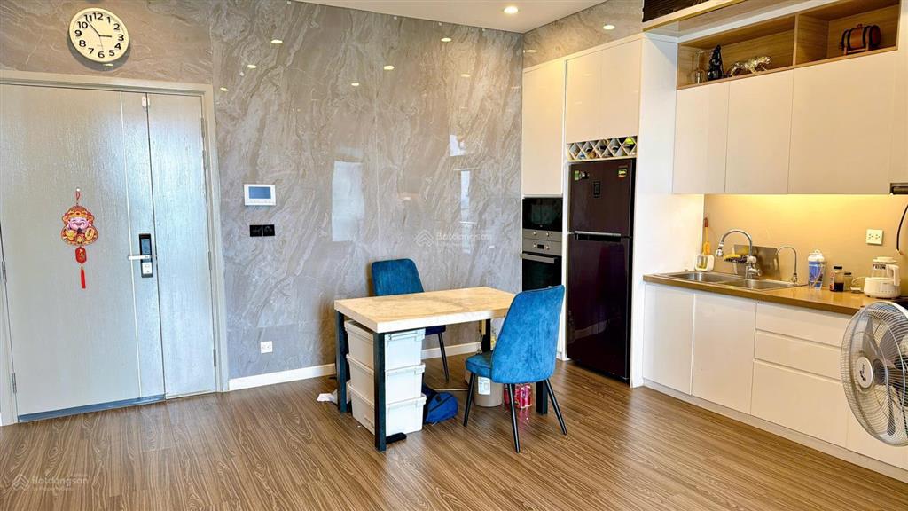 Bán căn hộ 2pn sala sarimi view trực diện công viên sổ hồng sẵn công chứng ngay