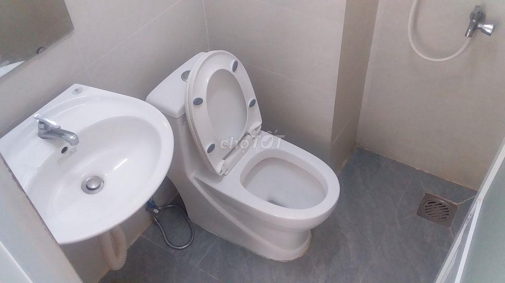 Cho thuê phòng đầy đủ tiện nghi, có ban công chung (đúng như hình)