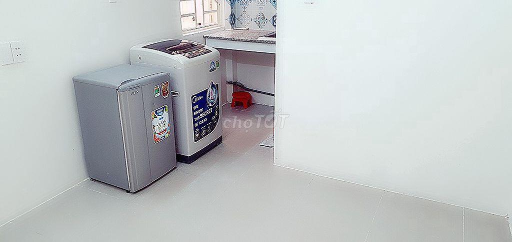 Cho thuê phòng đầy đủ tiện nghi, có ban công chung (đúng như hình)