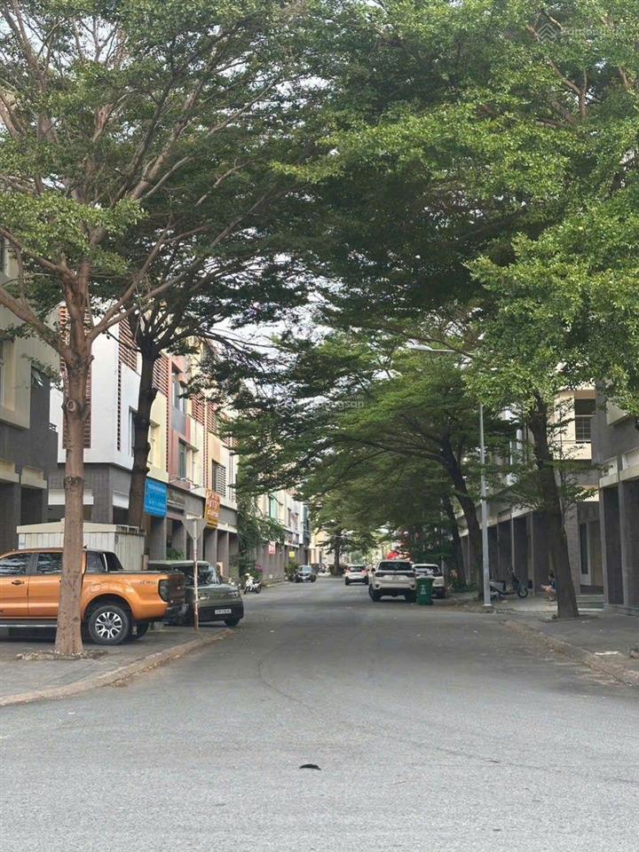 Cho thuê căn góc ngay trung tâm thành phố mới
