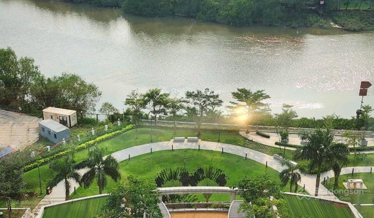 Chính chủ bán gấp căn hộ view sông 145m2  3pn, view sông thoáng mát. giá 14.8 tỷ.  0933 600 ***