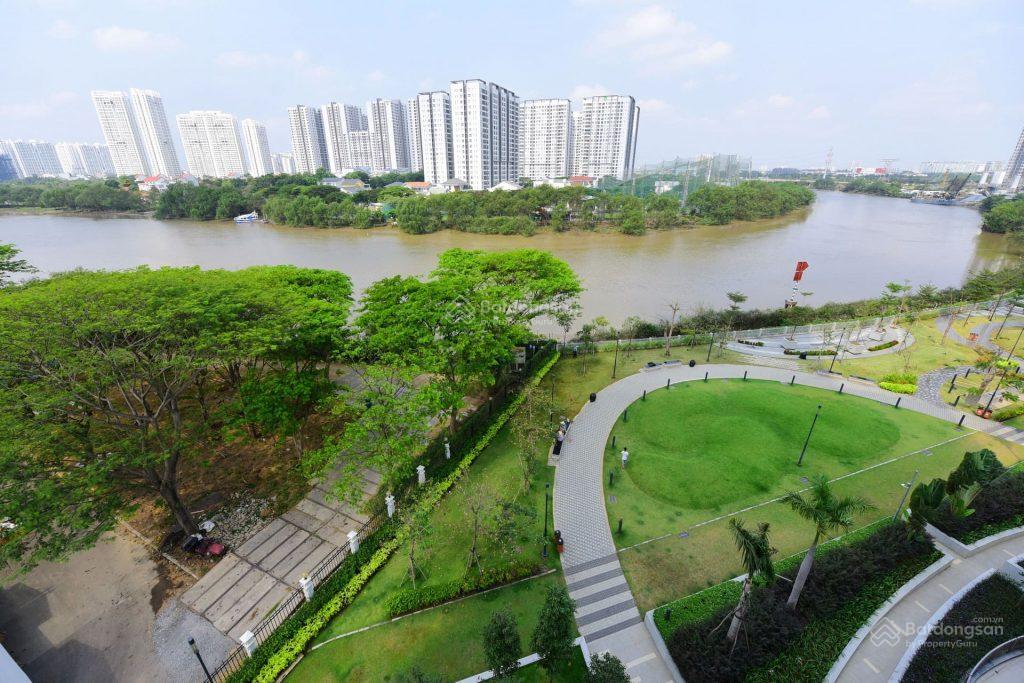 Chính chủ bán gấp căn hộ view sông 145m2  3pn, view sông thoáng mát. giá 14.8 tỷ.  0933 600 ***