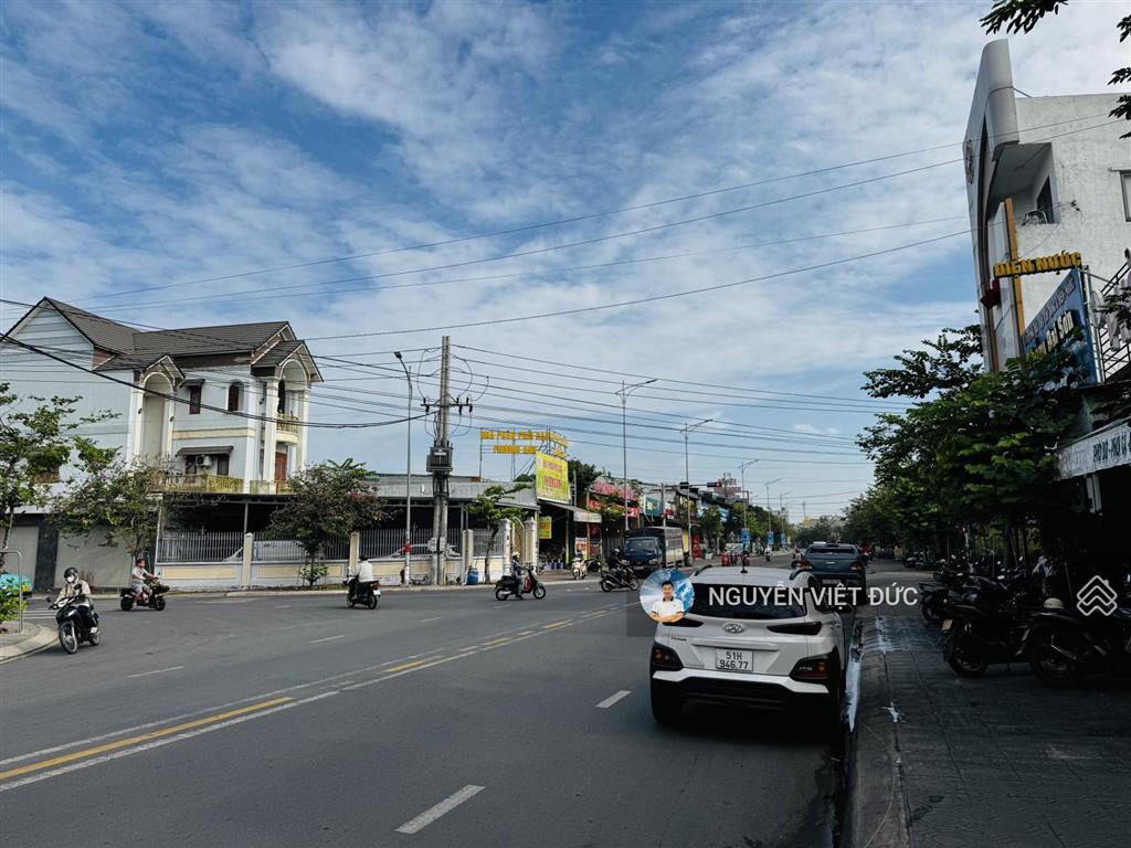 Bán nhà 2 mặt tiền ngã 3 giữa hai bà trưng và hoàng hoa thám gần go dĩ an, kinh doanh cực tốt