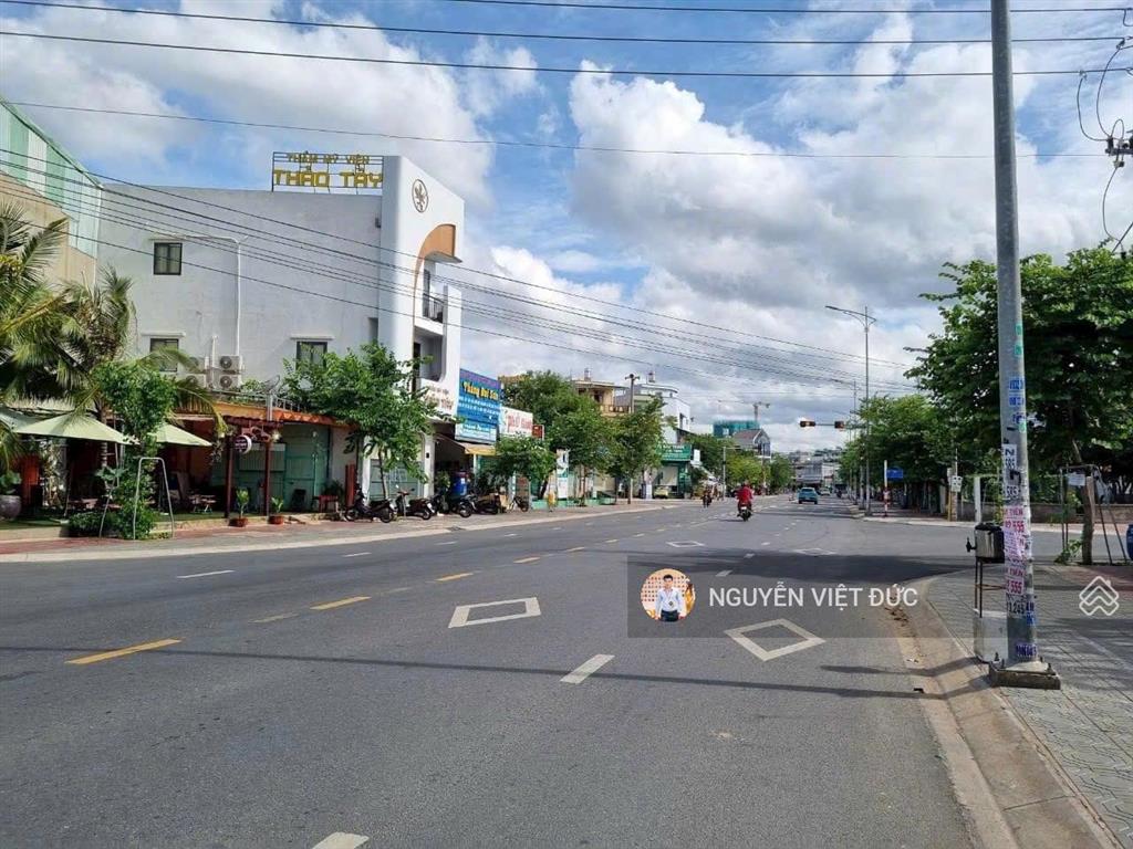 Giảm 300tr bán nhà mặt tiền hai bà trưng dĩ an ngay siêu thị go, vị trí đẹp nhất trục đường