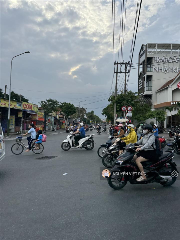 Giảm 300tr bán nhà mặt tiền hai bà trưng dĩ an ngay siêu thị go, vị trí đẹp nhất trục đường