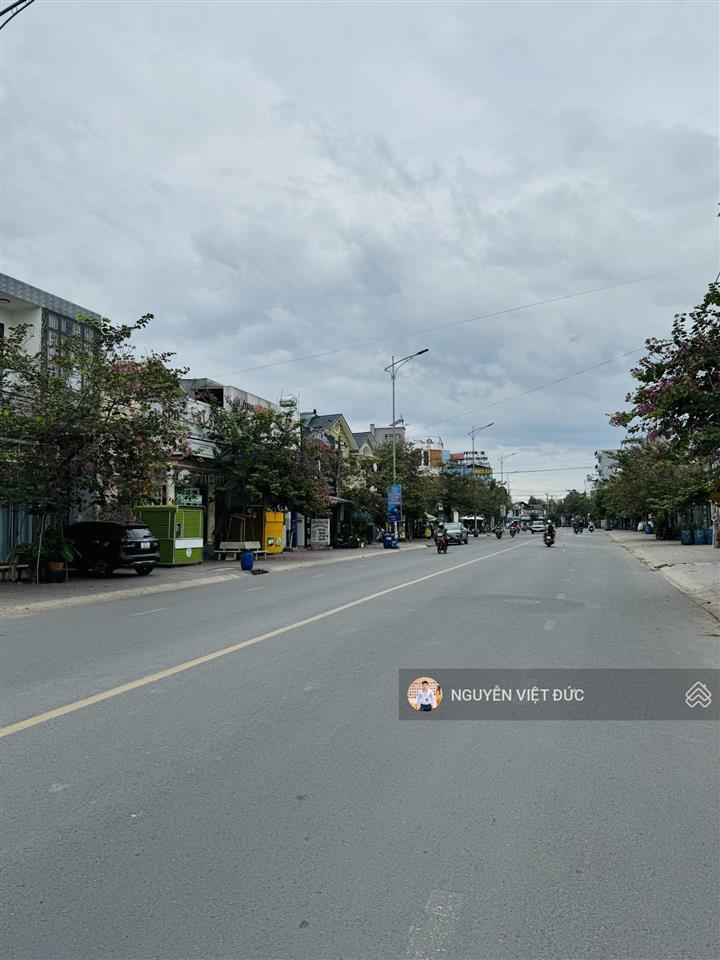 Giảm 300tr bán nhà mặt tiền hai bà trưng dĩ an ngay siêu thị go, vị trí đẹp nhất trục đường