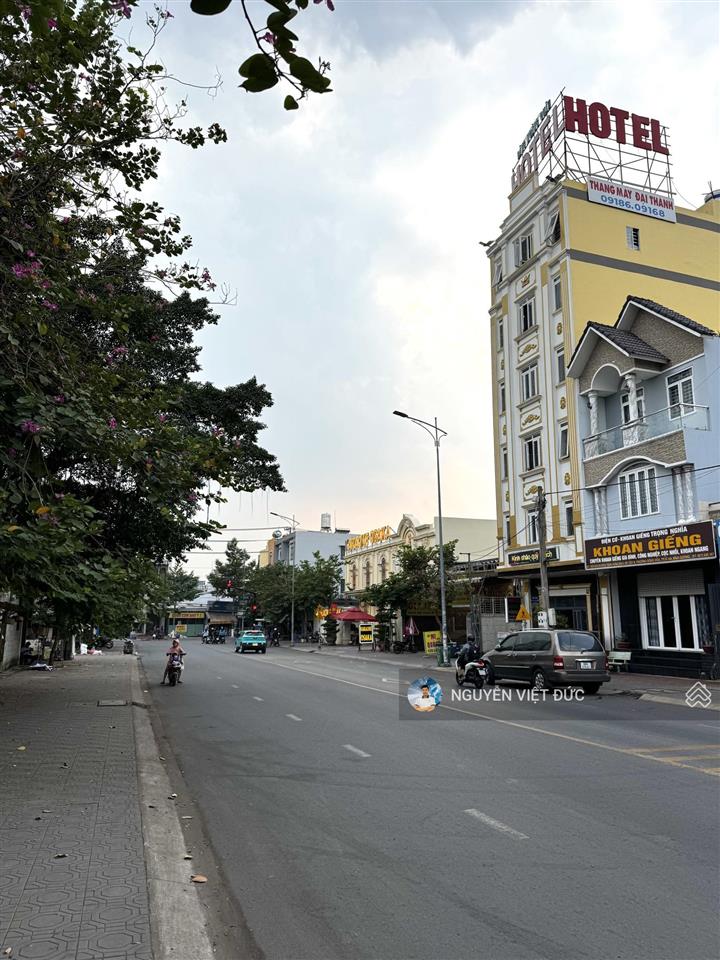 Giảm 2 tỷ bán khách sạn 16 phòng mặt tiền hai bà trưng ngay siêu thị go dĩ an trung tâm thành phố