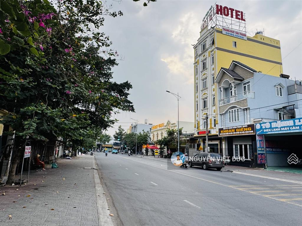Giảm 2 tỷ bán khách sạn 16 phòng mặt tiền hai bà trưng ngay siêu thị go dĩ an trung tâm thành phố