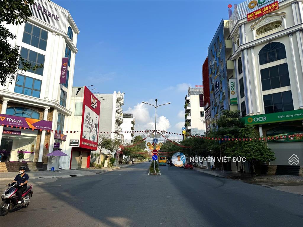 Bán gấp toà nhà trung tâm anh ngữ mặt tiền trung tâm hành chính dĩ an cho thuê 80 triệu/tháng