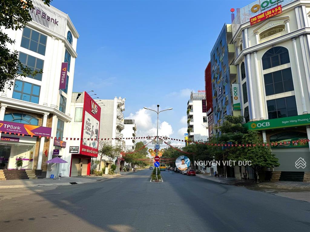 Bán gấp toà nhà trung tâm anh ngữ mặt tiền trung tâm hành chính dĩ an cho thuê 80 triệu/tháng