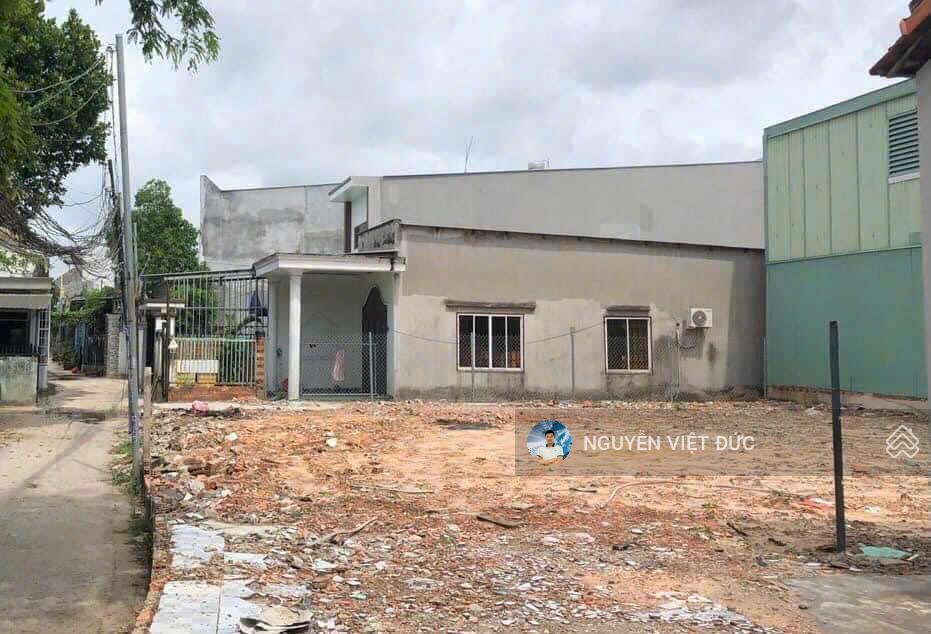 Bán gấp lô góc 355m2 mặt tiền thủ khoa huân đối diện chợ đông phú đang kẹt bank bán gấp