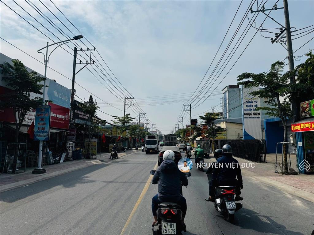 Bán gấp lô góc 355m2 mặt tiền thủ khoa huân đối diện chợ đông phú đang kẹt bank bán gấp