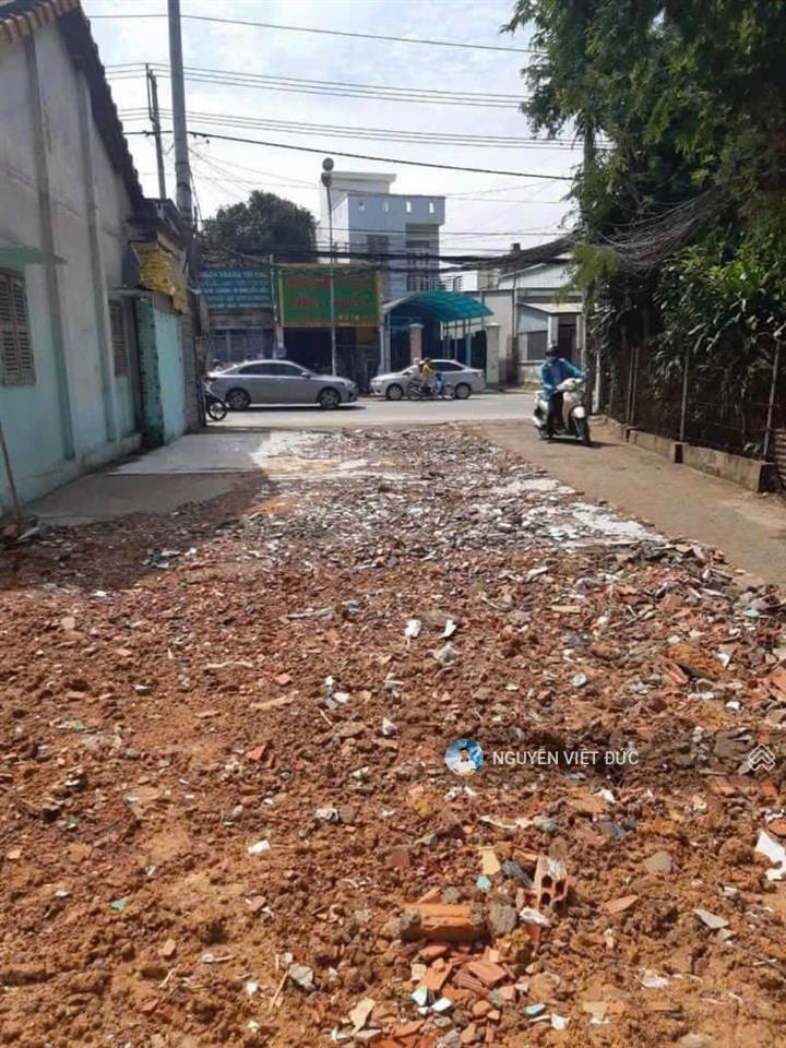 Bán gấp lô góc 355m2 mặt tiền thủ khoa huân đối diện chợ đông phú đang kẹt bank bán gấp