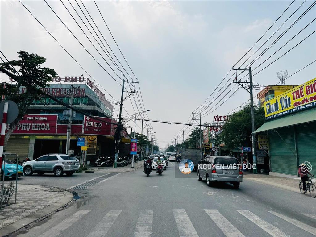 Bán gấp lô góc 355m2 mặt tiền thủ khoa huân đối diện chợ đông phú đang kẹt bank bán gấp