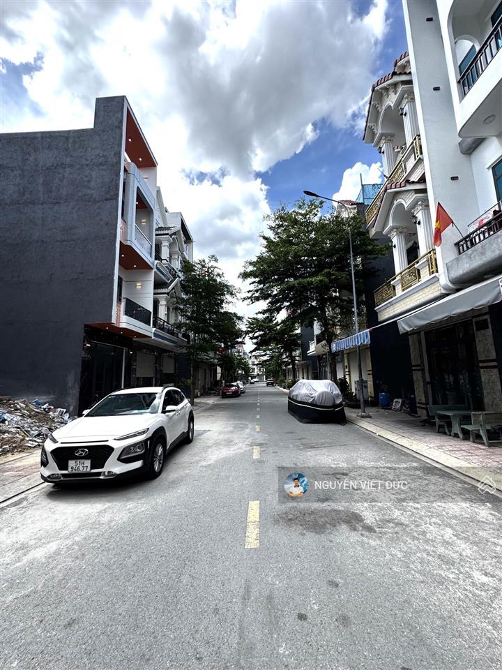 Rẻ hơn hàng xóm 800tr bán gấp nhà 2 lầu kiên cố hoàn công ngay ngã tư miếu ông cù khu dân cư đẹp