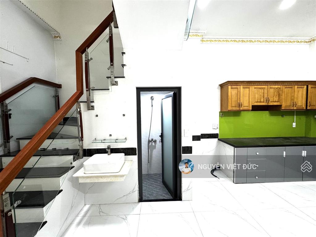 Rẻ hơn hàng xóm 800tr bán gấp nhà 2 lầu kiên cố hoàn công ngay ngã tư miếu ông cù khu dân cư đẹp