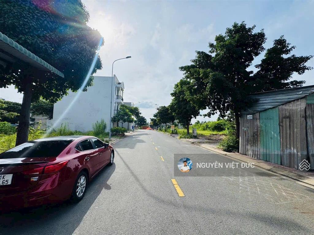 Bán gấp đất ngang 5m ngay chân chung cư mặt tiền trục chính rộng 14m khu dân cư gần vincom dĩ an