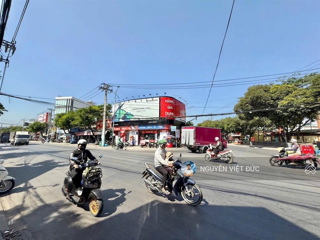 Giảm 3 tỷ bán 160m2 mặt tiền nguyễn trãi ngay ngã tư đồi mồi trung tâm tp dĩ an cổng kcn sóng thần