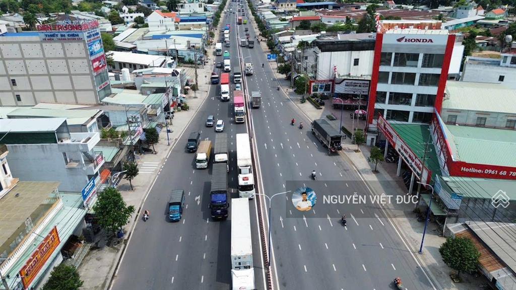 Bán gấp showroom mặt tiền dt743 ngay ngã 6 an phú vị trí cực đẹp đối diện chung cư tecco