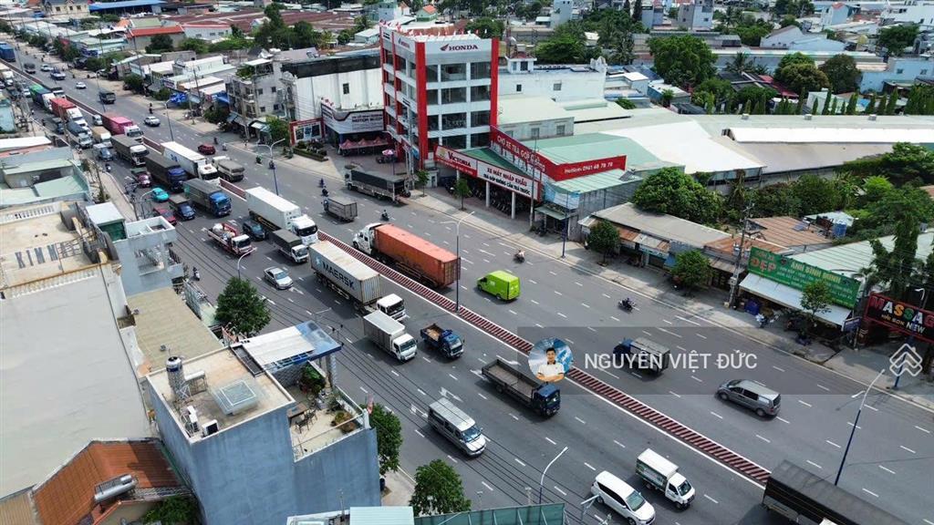 Bán gấp showroom mặt tiền dt743 ngay ngã 6 an phú vị trí cực đẹp đối diện chung cư tecco