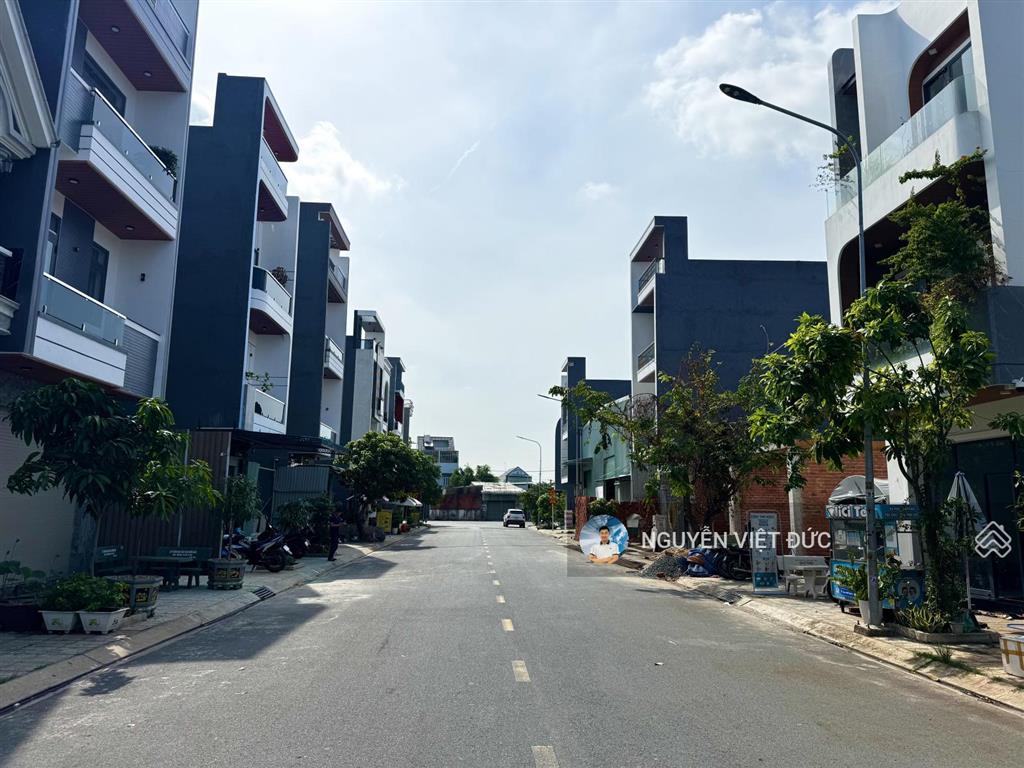 Bán rẻ lô đất trục chính kdc ngay dt743 chợ đông đô ngay ngân hàng hd bank rẽ vào