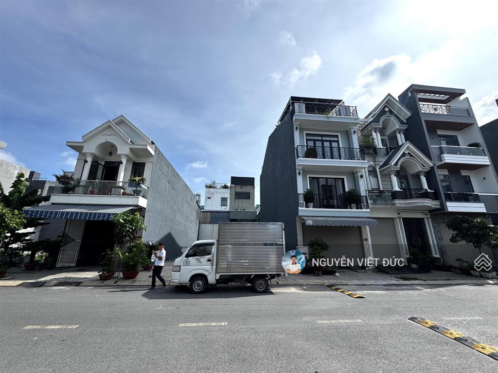 Bán rẻ lô đất trục chính kdc ngay dt743 chợ đông đô ngay ngân hàng hd bank rẽ vào