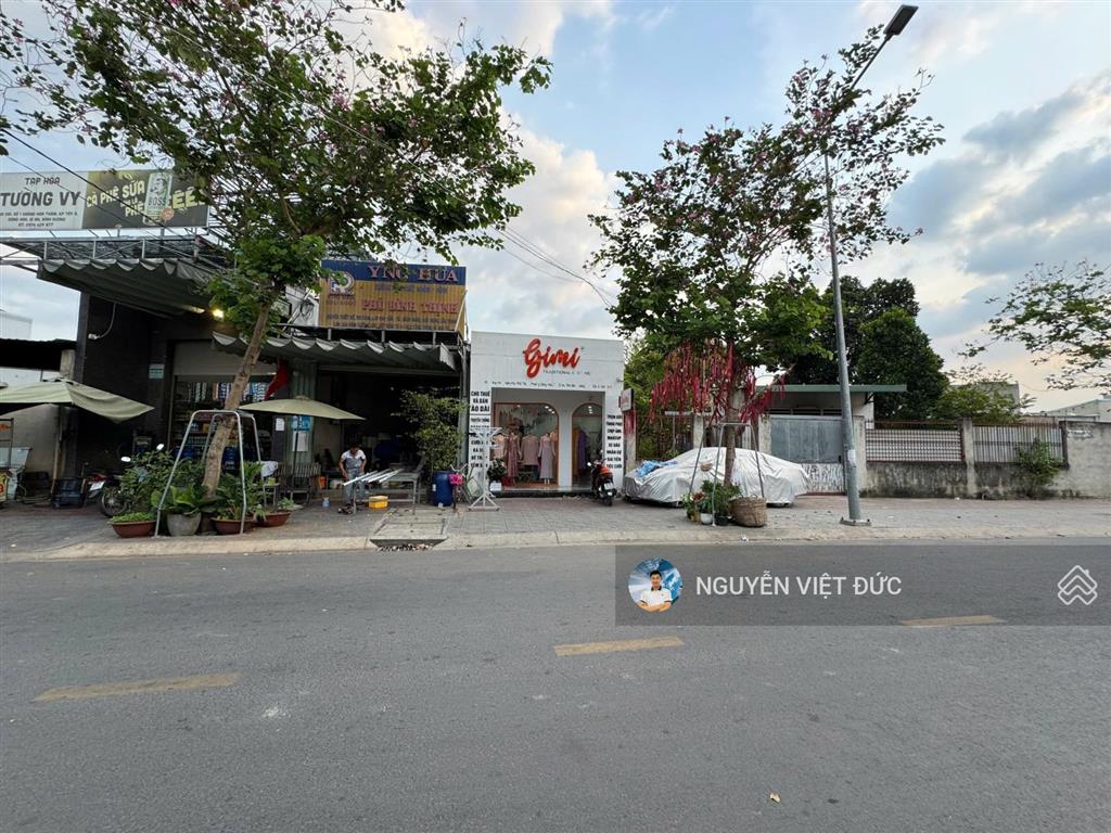 Chủ ở xa giảm 1 tỷ bán gấp nhà mặt tiền hoàng hoa thám ngay ngã tư trung tâm đông hoà dĩ an