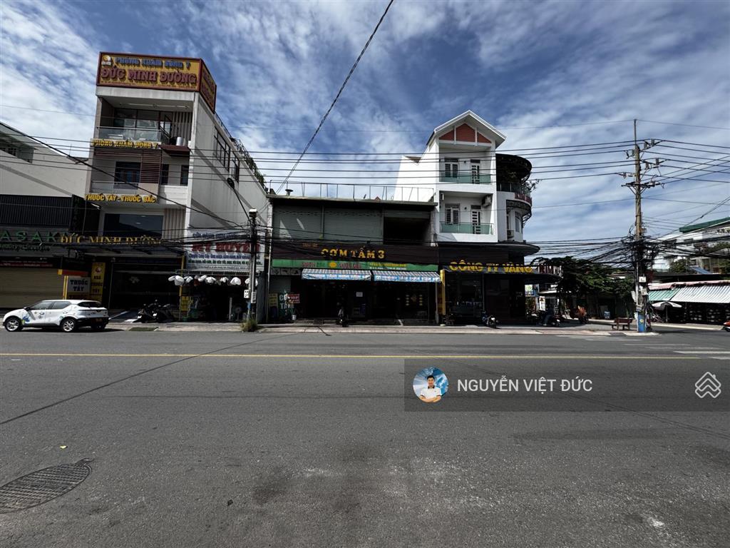 Bán gấp vị trí kim cương ngã tư mặt tiền cổng chợ thông dụng, ga metro tương lai gần vincom dĩ an