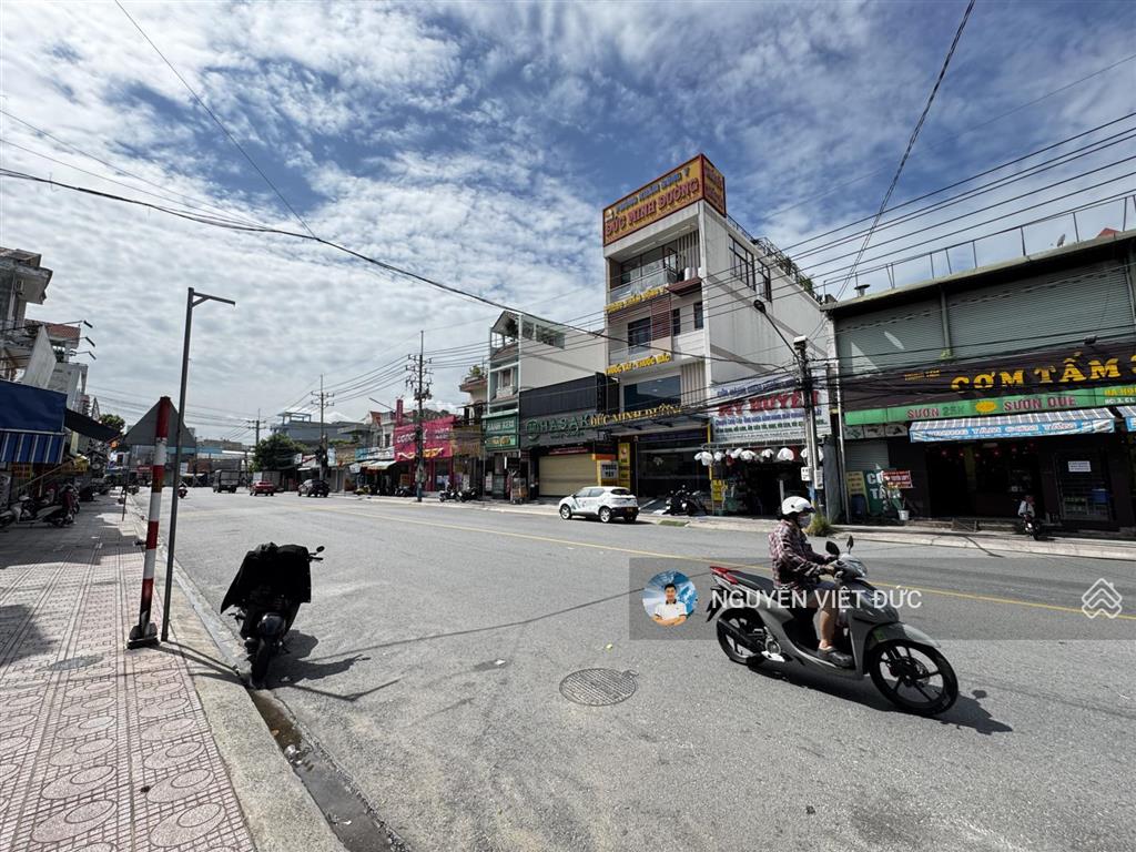 Bán gấp vị trí kim cương ngã tư mặt tiền cổng chợ thông dụng, ga metro tương lai gần vincom dĩ an