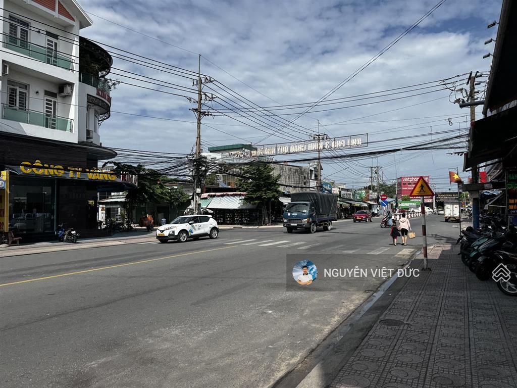 Bán gấp vị trí kim cương ngã tư mặt tiền cổng chợ thông dụng, ga metro tương lai gần vincom dĩ an