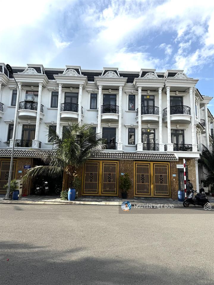 Lỗ 500tr bán gấp nhà 2 lầu khu dân cư đẹp ngay gần vincom dĩ an cực đẹp đang cho thuê thu nhập cao